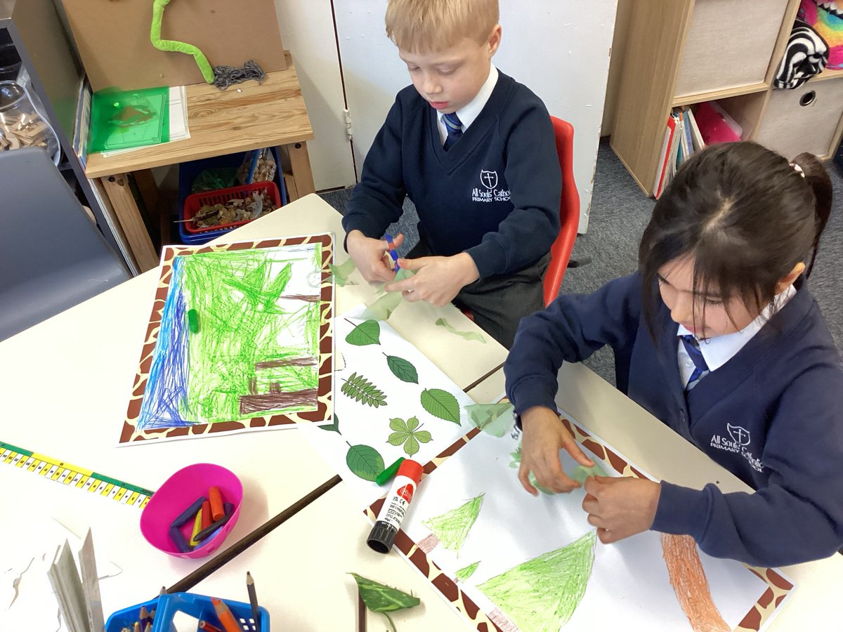 AllSoulsPrimary's tweet image. So much fun recreating the jungle from Giraffes Can’t Dance ready for our setting descriptions work. Look out for some exciting and descriptive Year 1 writing!🦒⭐️🌴 #writingisfun #giraffescantdance #learningisfun