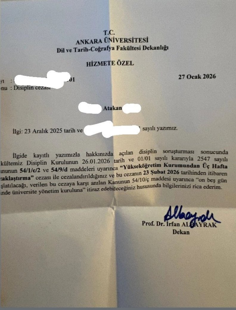 gokceekatuun's tweet photo. SKANDAL | Ankara Üniversitesi DTCF'de, Türk bayrağına saygısızlık yapan Amedspor formalı şahsı döven öğrenciye 3 hafta uzaklaştırma cezası verildi. https://t.co/JHq3qTIrab
