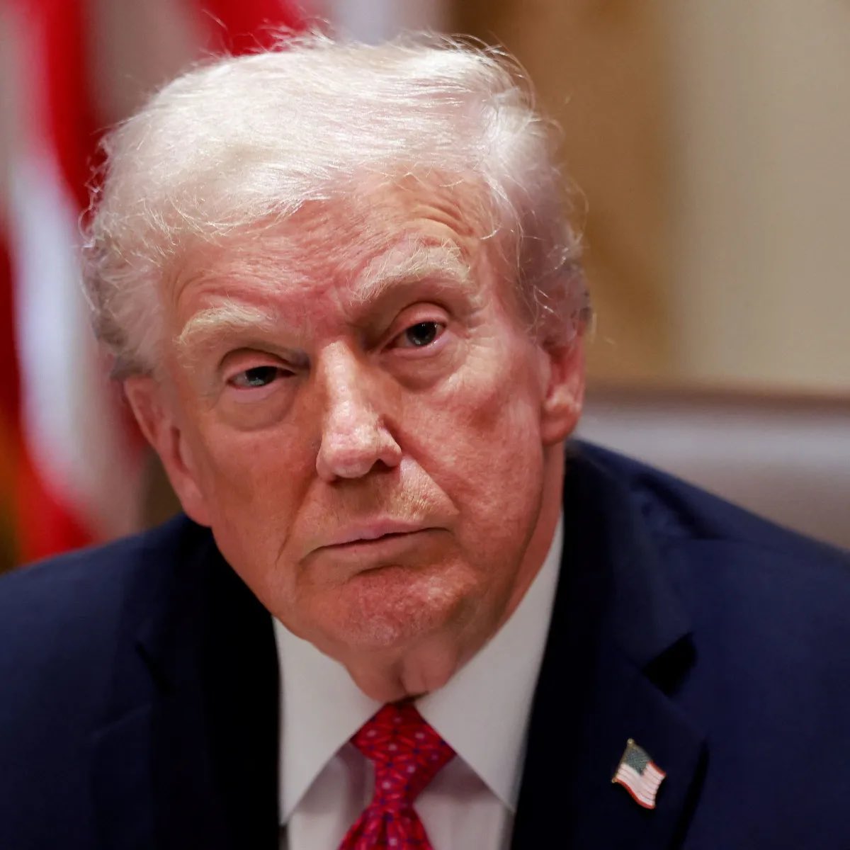 🚨CONFIRA: Trevor Noah, apresentador do Grammy que acusou Donald Trump sem provas no caso Epstein, pode ser deportado pelo presidente. Ele é sul-africano e o povo americano pede que seja mandado de volta para seu país.