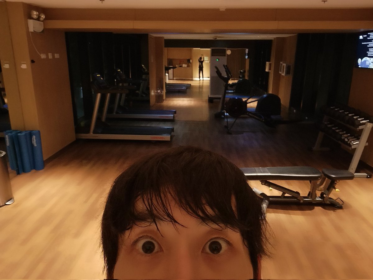routine_buster's tweet photo. 軟禁ホテル内にジム発見 https://t.co/NCd9J0RKG7