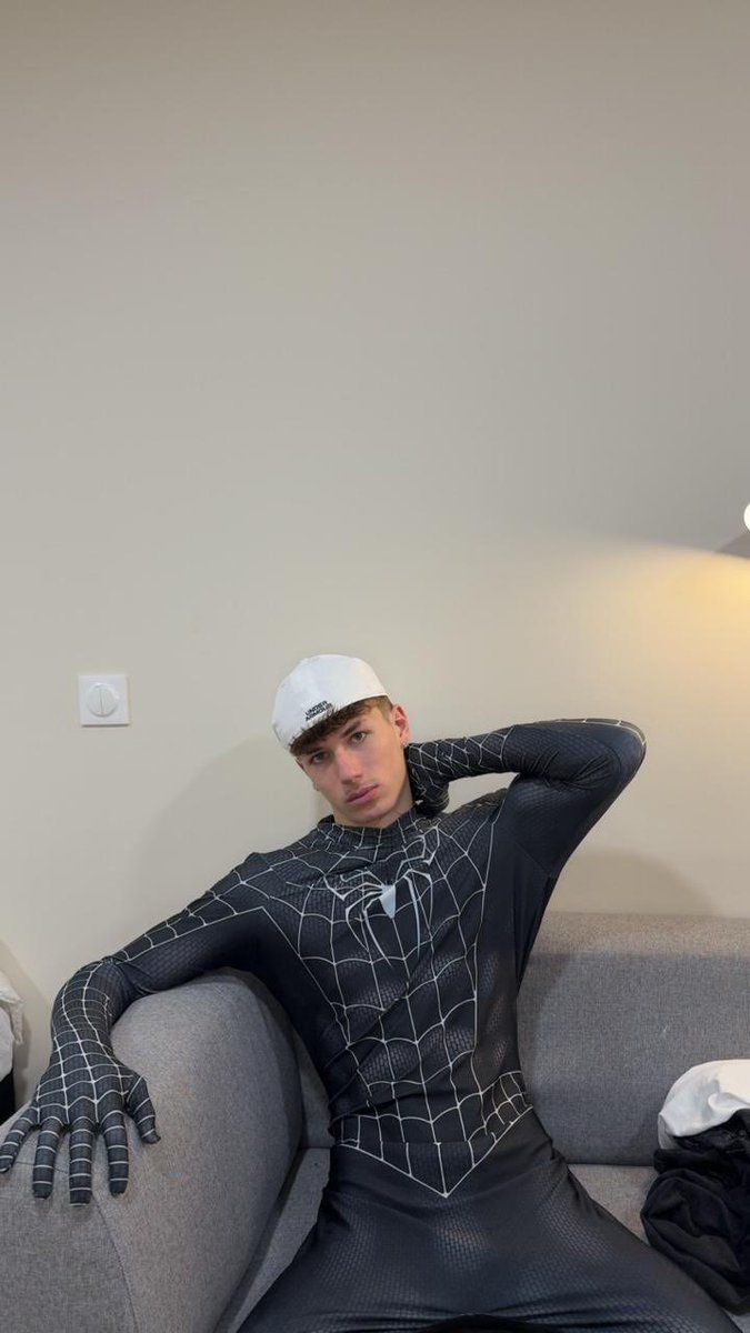 clementhrl's tweet photo. je te fais craquer ? 🌶️😏
si oui like , RT et je t’envoie une surprise en dm https://t.co/BZ0M8Mte3j