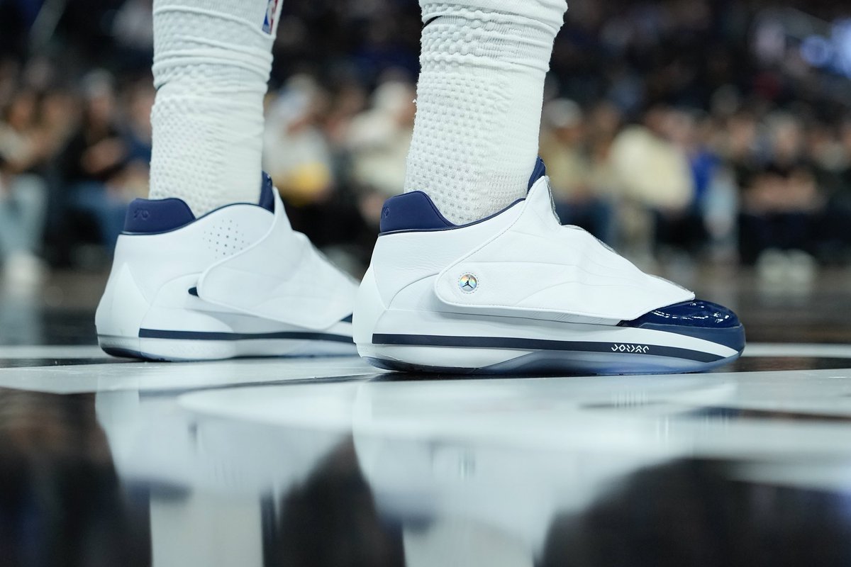 SLAMKicks's tweet photo. What’s the best hybrid Air Jordan 40 colorway? https://t.co/sjEiXh1aAr