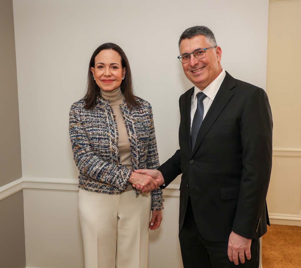 gidonsaar's tweet photo. Glad to meet with Nobel Peace Prize laureate @MariaCorinaYa. María Corina Machado is a courageous woman, and her struggle is a source of inspiration to many in Venezuela and beyond. We discussed developments in Venezuela since the historic U.S. Operation "Absolute Resolve", led by President Trump.
I wish the people of Venezuela that they may soon be able to choose their leadership in free elections, after the long years of repression under Maduro and Chávez.