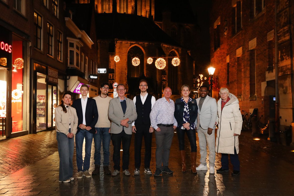 🗳️ 🆃🅴🅰🅼 🅲🅳🅰 🅰🅻🅺🅼🅰🅰🆁 🅸🆂 🅴🆁 🅺🅻🅰🅰🆁 🆅🅾🅾🆁​

​De lijst is officieel ingeleverd.  Een betrokken team dat klaarstaat voor de hele gemeente: van de binnenstad tot de dorpen!

​Samen gaan we aan de slag voor een Alkmaar waar we naar elkaar omkijken.