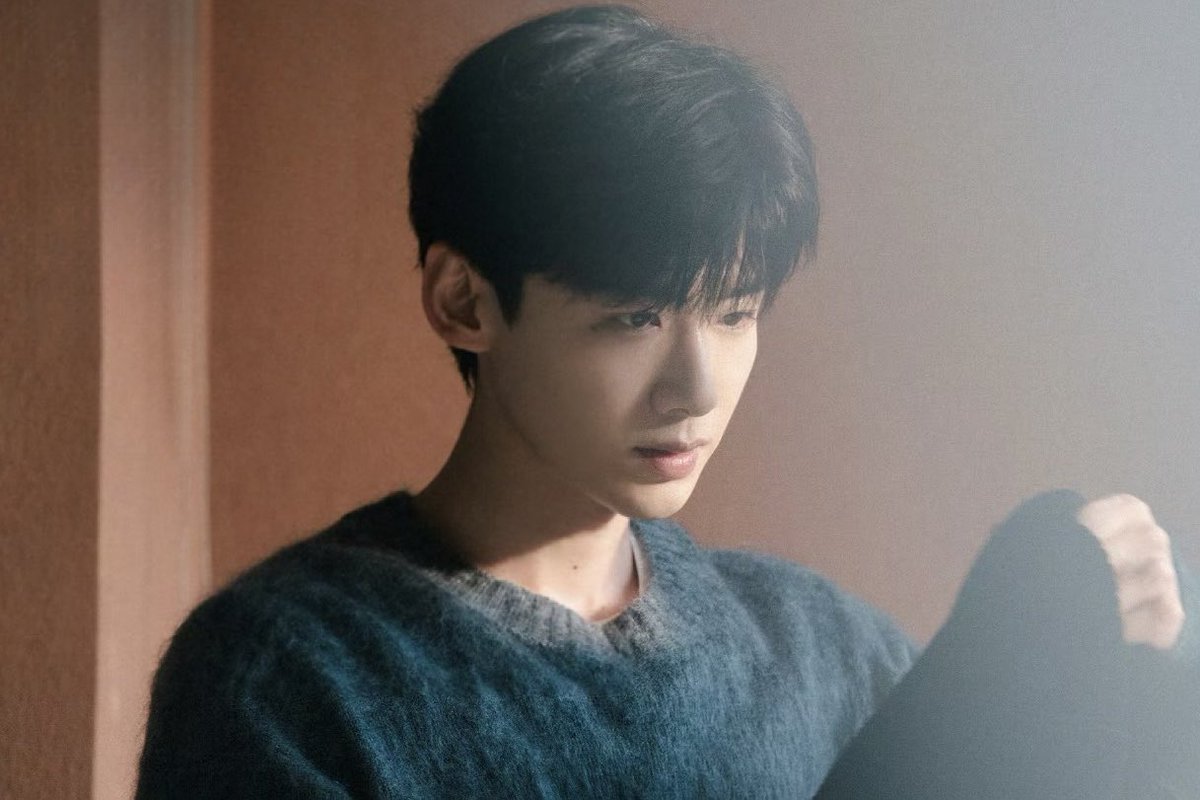 pyeonaee's tweet photo. 중드라는 건 정말로 신기함

돤자쉬 보면 능글미 제대로에 세심하게 챙겨주는 연상오빠가 좋다가도

쌍옌 보면 틱틱거려도 평생 나만 바라봐준 순애남이 좋다가

허쑤예 보면 그냥 벤츠남을 좋아하는 것 같기도 하다가

리쉰 보면 그렇게 나쁜남자가 좋아지더라… https://t.co/aUuhK1y0v0