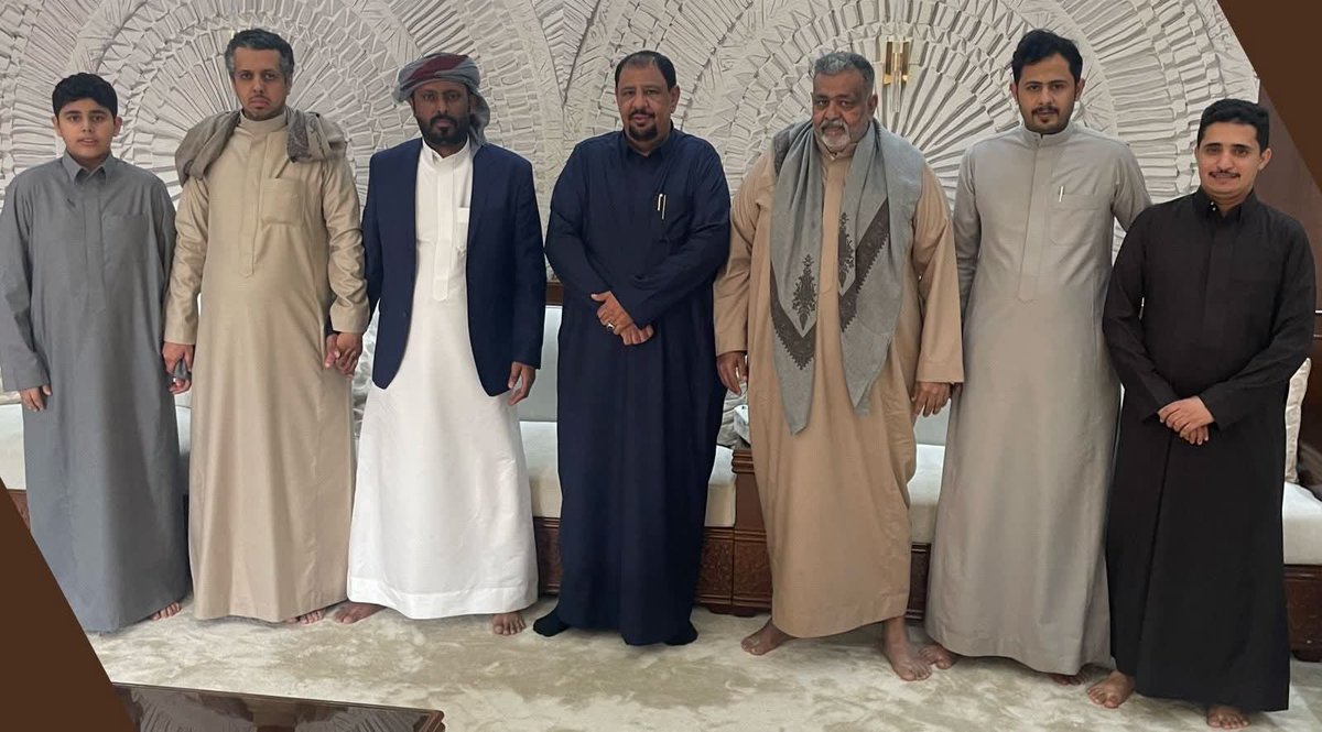 الشيخ عمرو بن حبريش وكيل اول محافظة حضرموت ورئيس حلف قبائل حضرموت في ضيافة عائلة آل بطاطي بمدينة الرياض

▪️صحيفة صوت حضرموت/ متابعات إخبارية

 تشرفنا بزيارة الشيخ عمرو بن حبريش وكيل أول محافظة حضرموت رئيس حلف قبائل حضرموت ورئيس مؤتمر حضرموت الجامع يرافقه الدكتور عبدالعزيز صالح