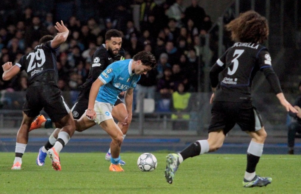 Sportflash24's tweet photo. Speciale #Vergara⚽️ Antonio è un fuoriclasse, un ottimo giocatore o un buon player per squadre di fascia medio-alta? Provano a rispondere @Aldito11, ex bomber della Nazionale🇮🇹, Di Pasquale, allenatore Uefa, e i giornalisti Beccantini, Cerruti e Failla.👇  https://t.co/gKNYrD5ZLU https://t.co/Fh629UlVNq