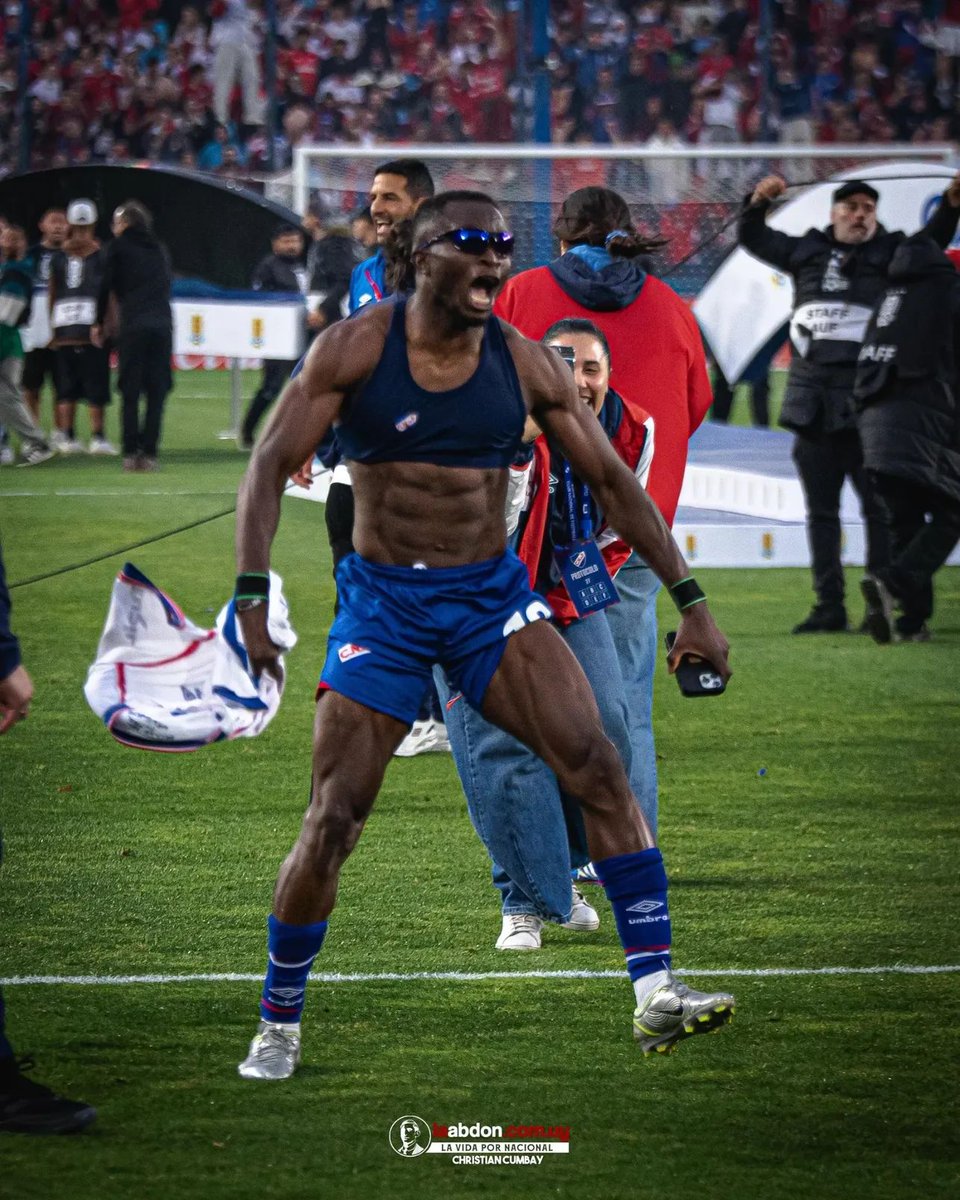 <a href="/A_EsparzaOteo/">Adrián Esparza Oteo💎</a> <a href="/CruzAzul/">CRUZ AZUL</a> Adrian como estás te dejo la foto con la marca de agua, nos imaginamos que la encontraste asi sin marca