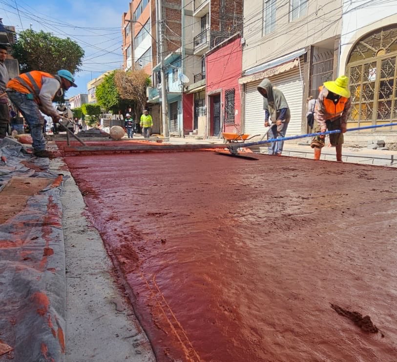 👷‍♀️#AvanzaLeón Con la rehabilitación de la calle Rosas Moreno, tramo Vicente Guerrero- Manuel Doblado.

Esta obra fue elegida por la ciudadanía a través de <a href="/participaleon/">Presupuesto Participativo León</a> como parte de los proyectos de Ciudad Histórica y está próxima a concluir.