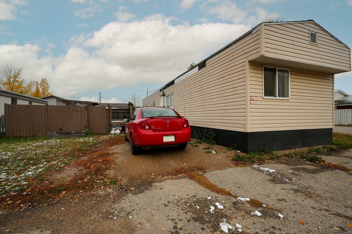 Realtors_Global's tweet photo. 💫NEW PRICE💸
🪧B1 - 1455 9th Avenue NE, MJ, SK.
With an inviting, open-concept, 3 good-sized bedrooms offer you plenty of room for everyone to have a space they call their own. And after a long day, soak and relax in your jacuzzi tub! 
 📱Dakota Andrei, REALTOR®306-630-5765 https://t.co/4aIVhme6CZ