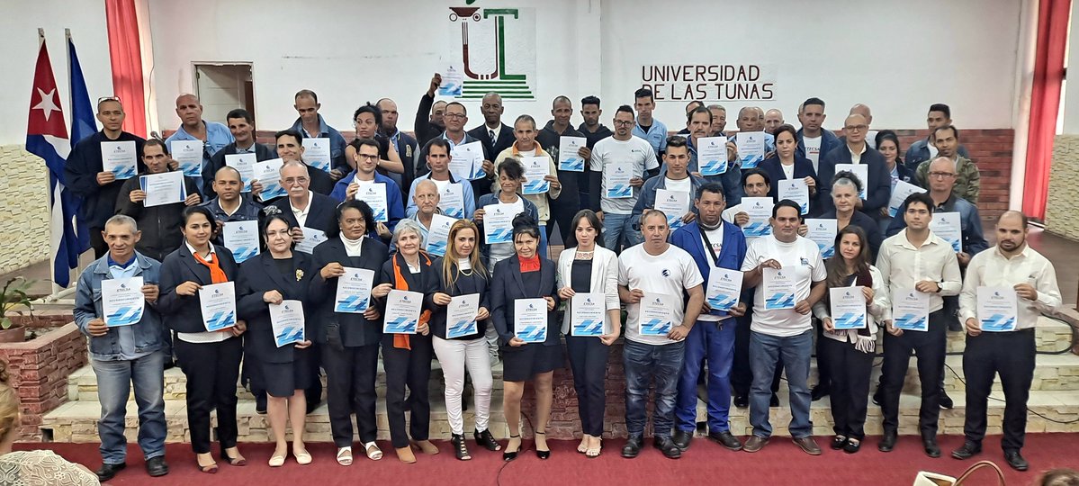 Reconocimientos a Trabajadores Vanguardias en el Año 2025, el compromiso y el reto de seguir prestando un servicio de alta calidad en <a href="/ETECSA_Cuba/">ETECSA</a> #LasTunas...
#EtecsaConCuba 
#EtecsaTeAcompaña
<a href="/NelsonFR71/">Nelson Francisco Reyes González</a>
<a href="/comunicacionltu/">Las Tunas en red💫</a>