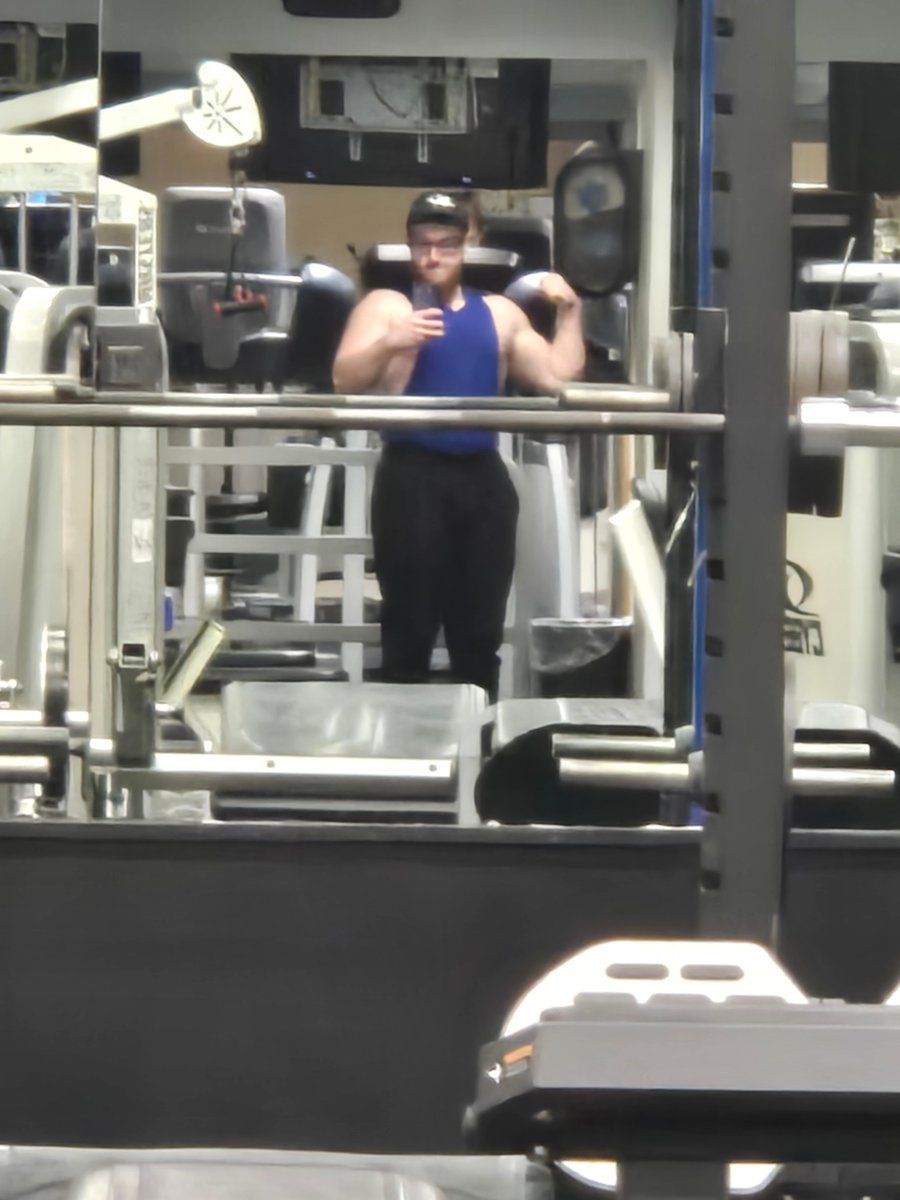 BeefyBlueberryHymbo tweet media