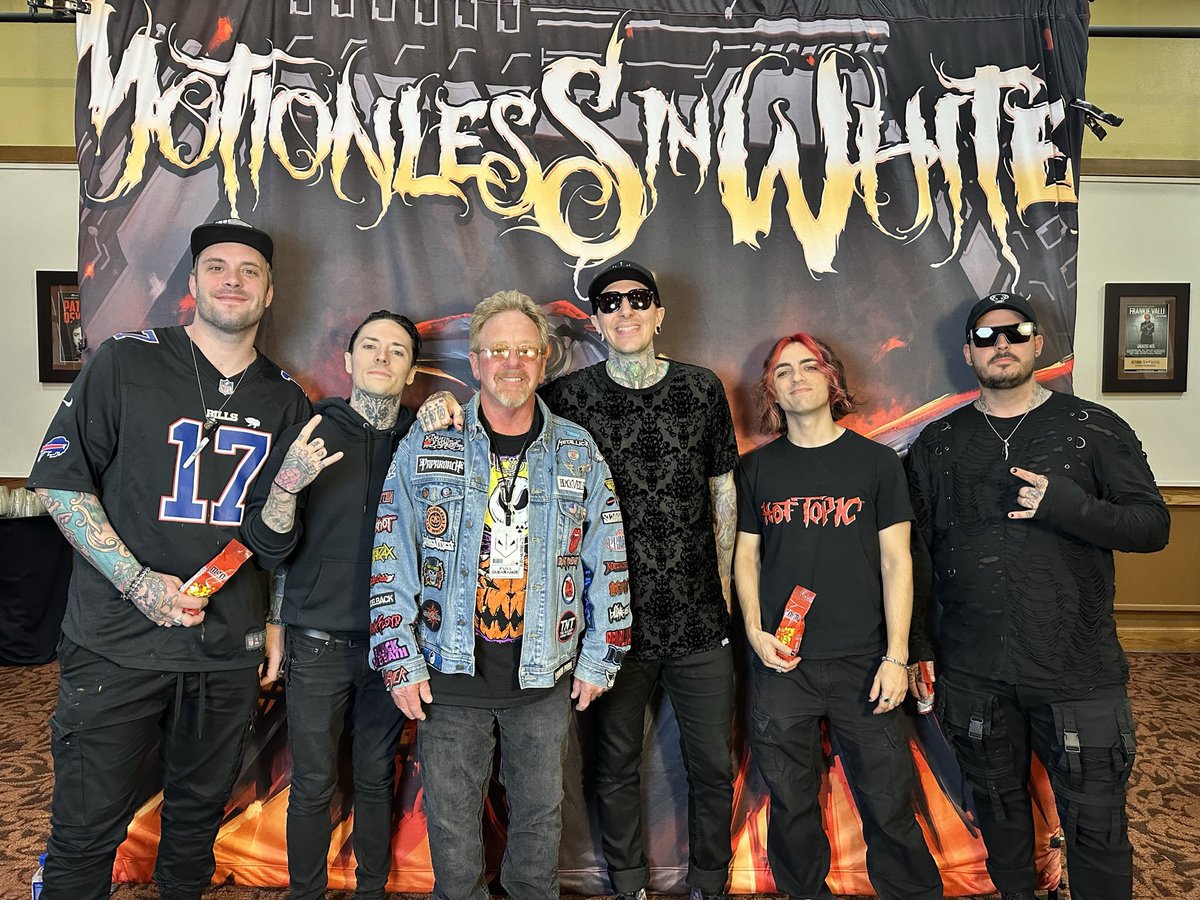 sorryimjuli's tweet photo. @ChrisMotionless @MIWband I am so proud of you guys… headlining in arenas and amphitheaters is amazing. Been with yall from the start of your career and I can’t wait to see what else is coming 🥹 my dad &amp; I can’t wait to see you https://t.co/usasNoyydO