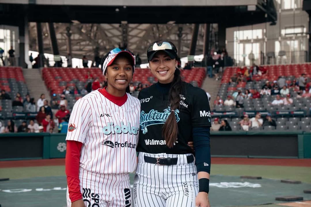 JERSEY SWAP EDITION 🔄

Smoke teammates in the States, rivals in Mexico😏🫶 <a href="/JanaeJefferson4/">Ja_naaeee</a> &amp; Morgan Howe

#AllTheSmoke💨