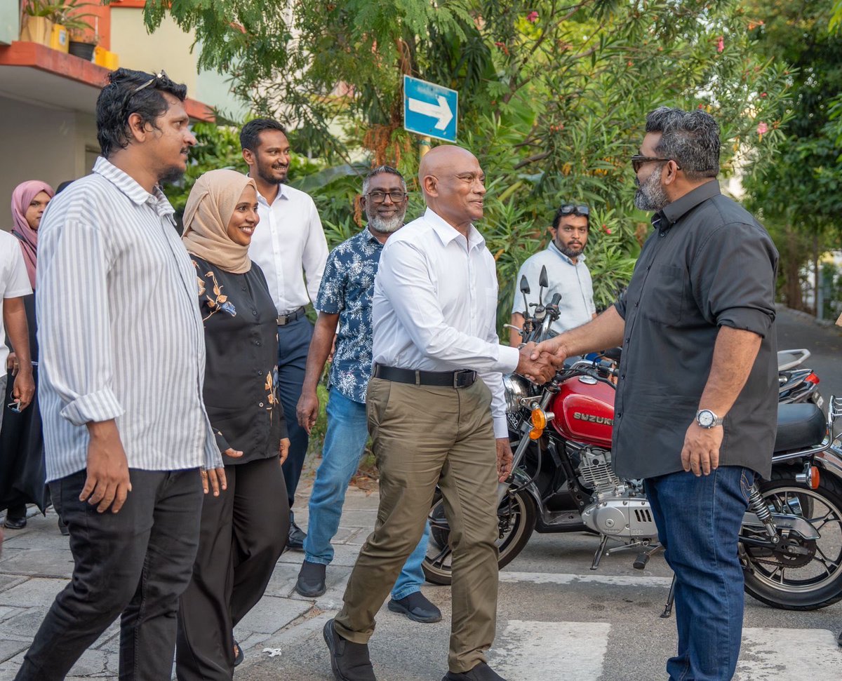 ހުޅުމާލެ މެދު ކެންޑިޑޭޓުން- ދޮރުންދޮރަށް ހަރަކާތުގެ ތެރެއިން!!!

#VotePNC
#LCE2026
#Vote4MayorJaleel 
#Vote4Saneeh
#Vote4Alaika
#Vote4Ashifath
#CongressPartyMV 
#DhiveheengeRaajje