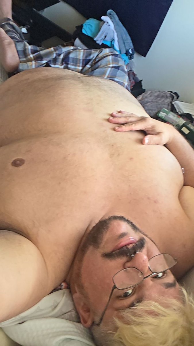 Woofncuddle's tweet photo. @PupHerdie Says its #tummytuesday #chub https://t.co/vEqP9jPG5E