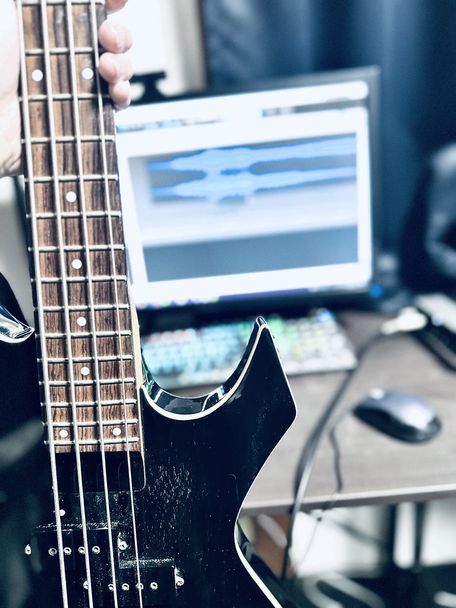 AKIYANNNNN's tweet image. 今夜も深夜作業スタートふ！🎹
リクエストいただいた曲の制作と
自分の新曲の続きをするふ！
誰かのために作る音、自分の中から作り出す音、どっちも違った楽しさがあるふ
深夜勢の皆！今夜も一緒に作業頑張ろうふ！🔥 
#dtm 
#作曲