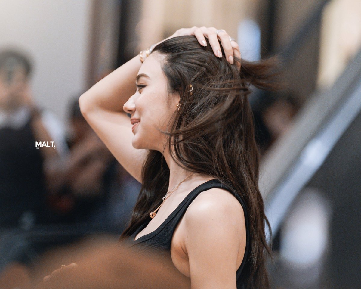 maltmacchiato's tweet image. ลีน่าเสยผม ลีน่าเสยผม ลีน่าเสยผม ลีน่าเสยผม 

🥹😭🫠🥹😭🫠🥹😭🫠

สวยแบบละสายตาไม่ได้เลย 

LENAMIU COCO CRUSH CHANEL
#CHANELxLenaMiu
#lalinalena #ลีน่าลลินา