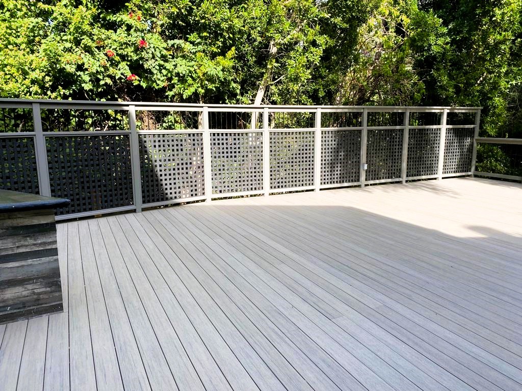A grey deck serves as a neutral backdrop that's easy to style. The fencing pattern adds interest, while greenery enhances the space's vibrancy. A versatile setting for your imagination! 🌿
CSL #907689
#YourDeckBuilder #OutdoorPalette #DeckDesign #NeutralTones #BackyardInspo