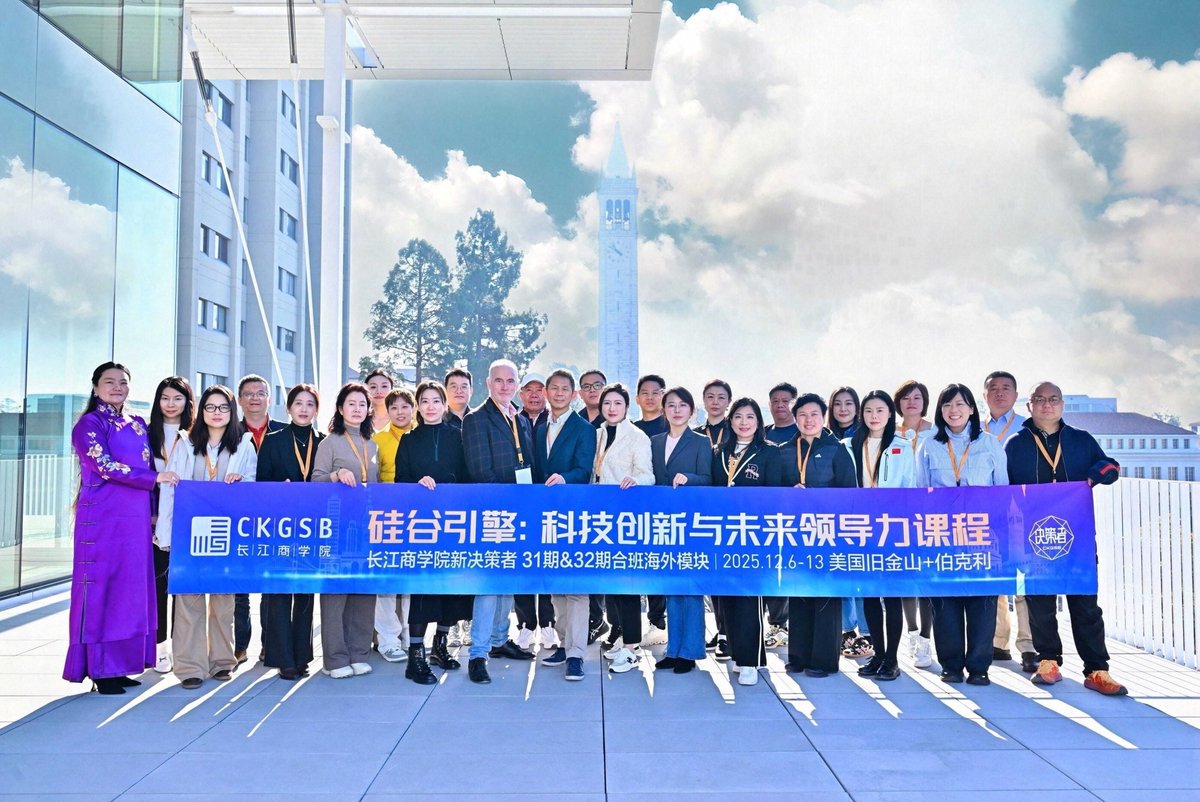 SutardjaCenter's tweet image. Last fall, SCET &amp;amp; CKGSB hosted two Executive Innovation Program cohorts, with site visits to #SiliconValley &amp;amp; #SF. Led by Gregory La Blanc, execs gained hands-on insights into #innovation, #AI, #leadership, and #USmarket dynamics. hubs.li/Q041cQN50

#ucberkeley #leadership