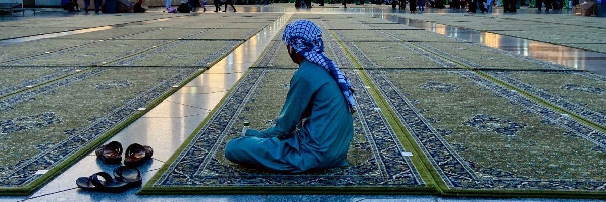 RappelsFollow_'s tweet photo. Ô Allah, accorde-moi un cœur qui ne soit pas paresseux pour la prière. https://t.co/rnMqwiK6XE