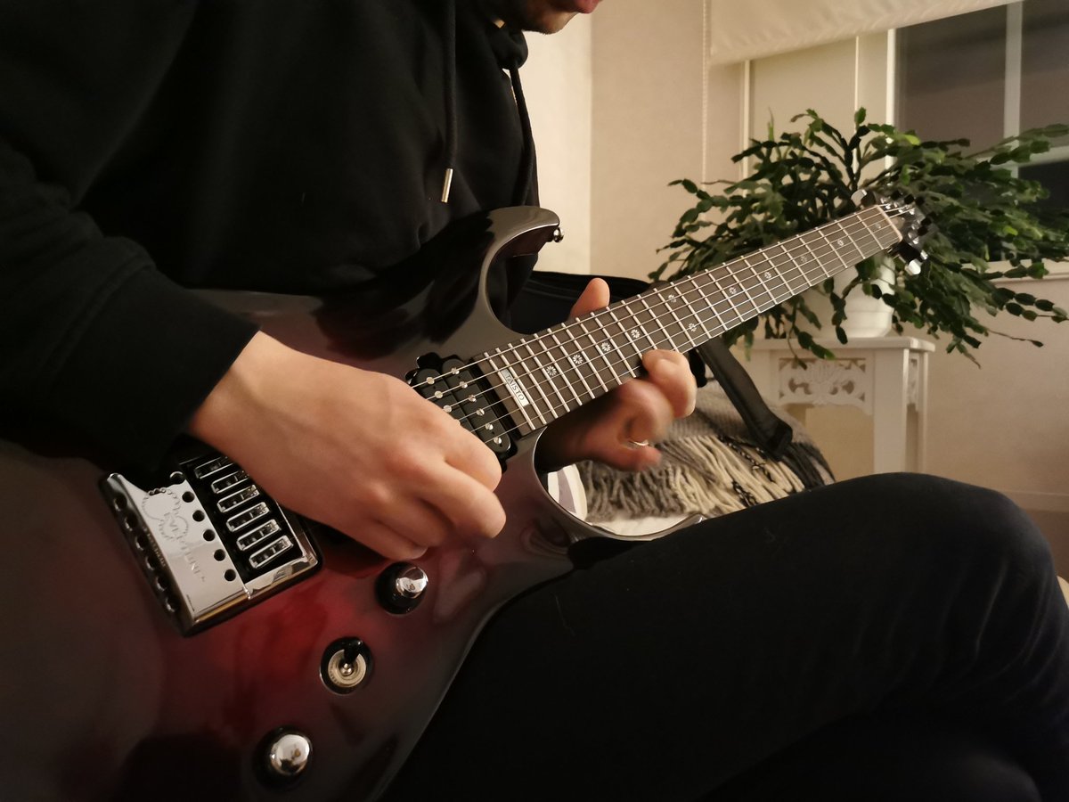 TAISTO V25-ET Evermore EverTune under testing

#taistoguitars #evertune #evermore #customguitar #sähkökitara