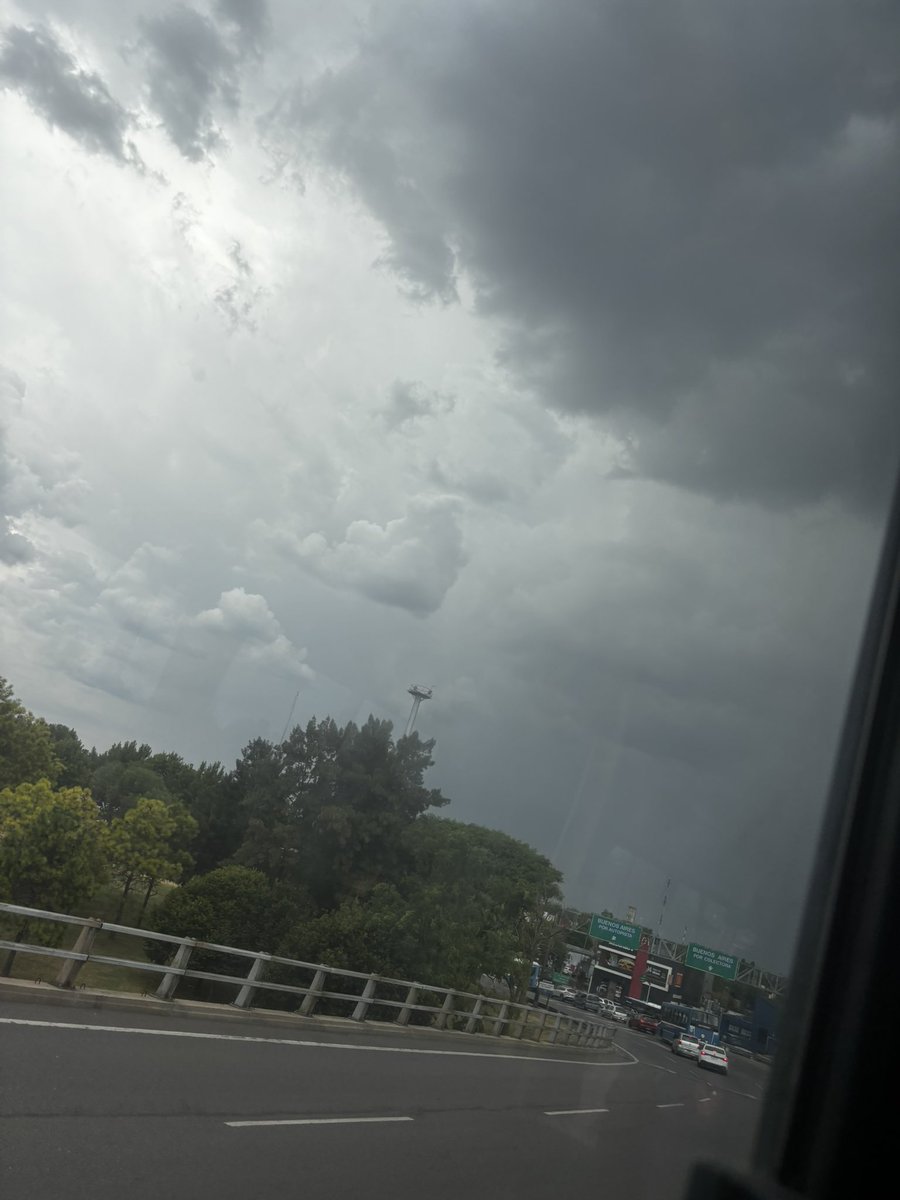 MisionGba's tweet photo. AHORA llegan lluvias al Gran Buenos Aires https://t.co/5ToXm7h4G1