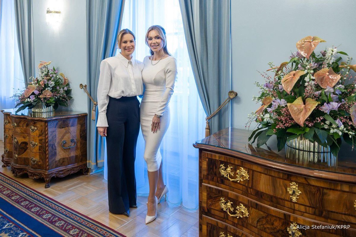 Naszej Pierwszej Damie, Marcie Nawrockiej, również leży na sercu dobro zwierząt 🐈🐶, dlatego postanowiła wziąć udział w dzisiejszym spotkaniu👏
Dziękujemy!