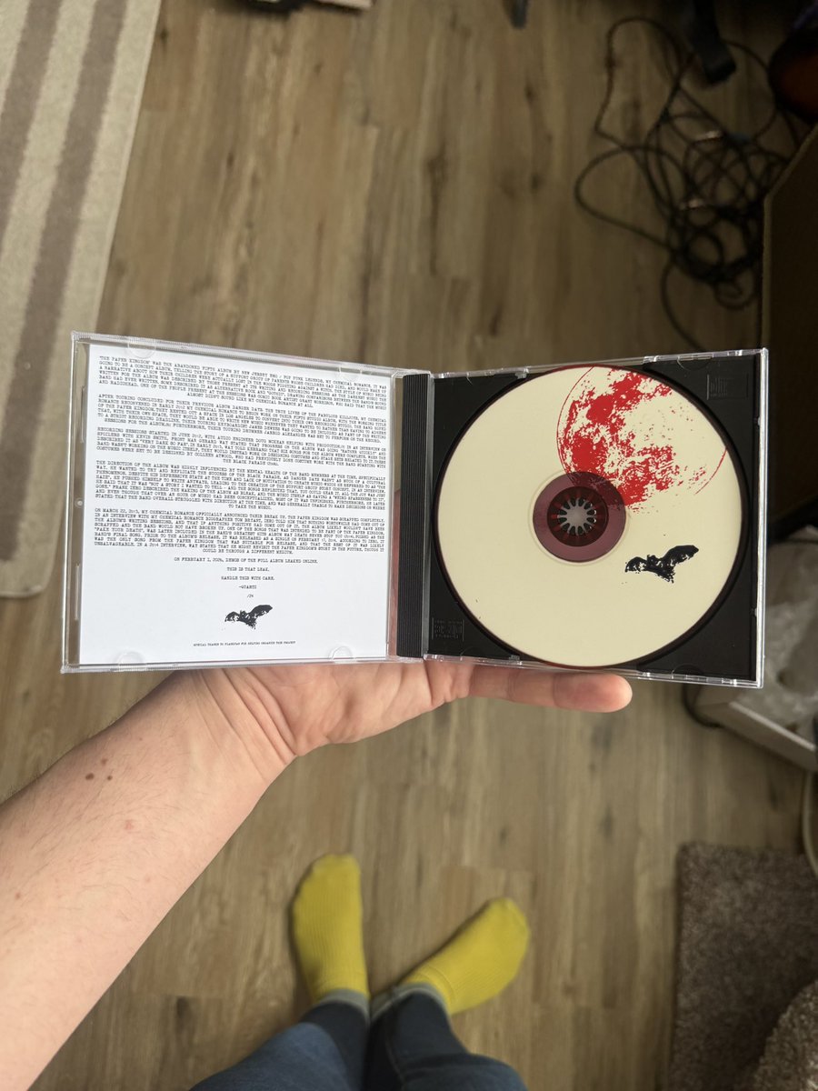 quartzmorrigan's tweet photo. my chemical romance - the paper kingdom

/24 on red bottom cds
private run for friends 

all have been claimed https://t.co/pTgm3vjNXb