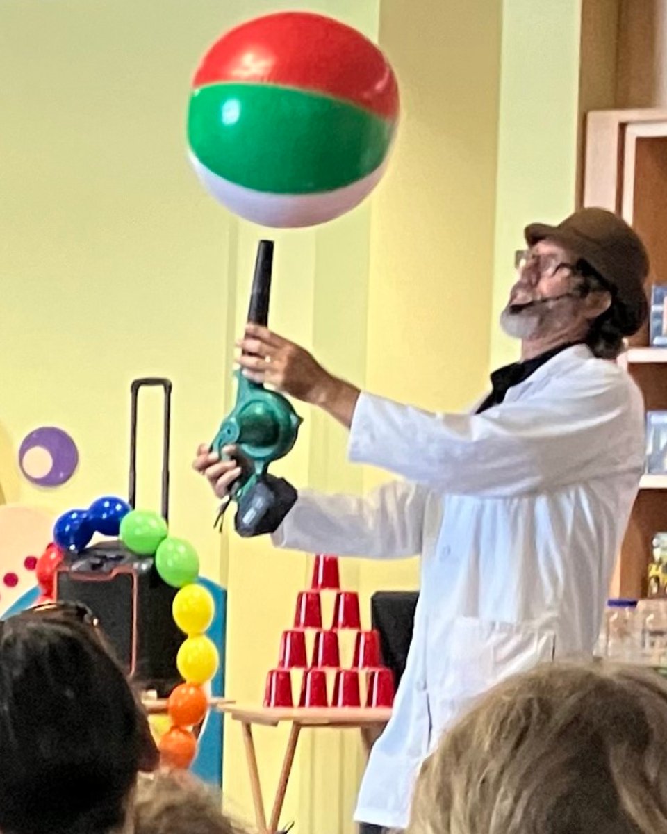 MenloLibrary's tweet image. Join us for fun family events, selected Sundays at Belle Haven Library!

2/8: Buki the Clown's Magic Show
2/22: Storyteller Masankho Banda
3/8: African Drum Circle with Mister Boom Boom
3/22: Magic Science Show

bit.ly/4pMn1Xl
