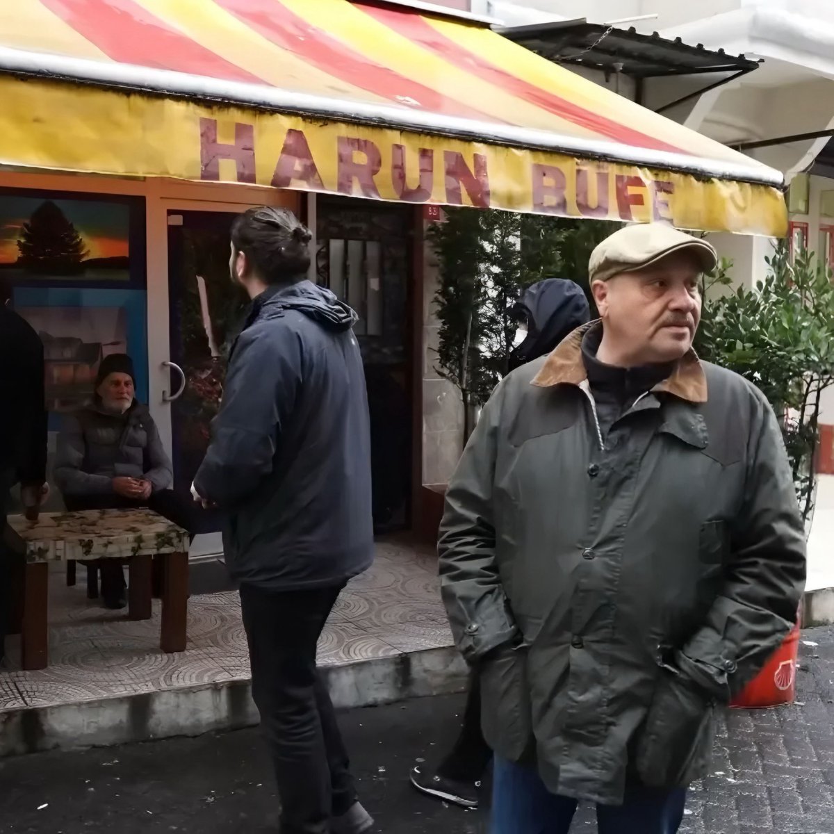 ajansmuhbir1923's tweet photo. Ahmet Mümtaz Taylan’ın 4 yıl önce Tarlabaşı’nda kaydedilmiş bir videosunu sosyal medya hesabından yeniden paylaşıma sokan şahıs hakkında soruşturma başlatıldı. (AA)

• Gerekçe; Türk milletini, Türkiye Cumhuriyeti Devleti’ni, Türkiye Büyük Millet Meclisi’ni ve Türkiye Cumhuriyeti Hükümeti’ni aşağılama.