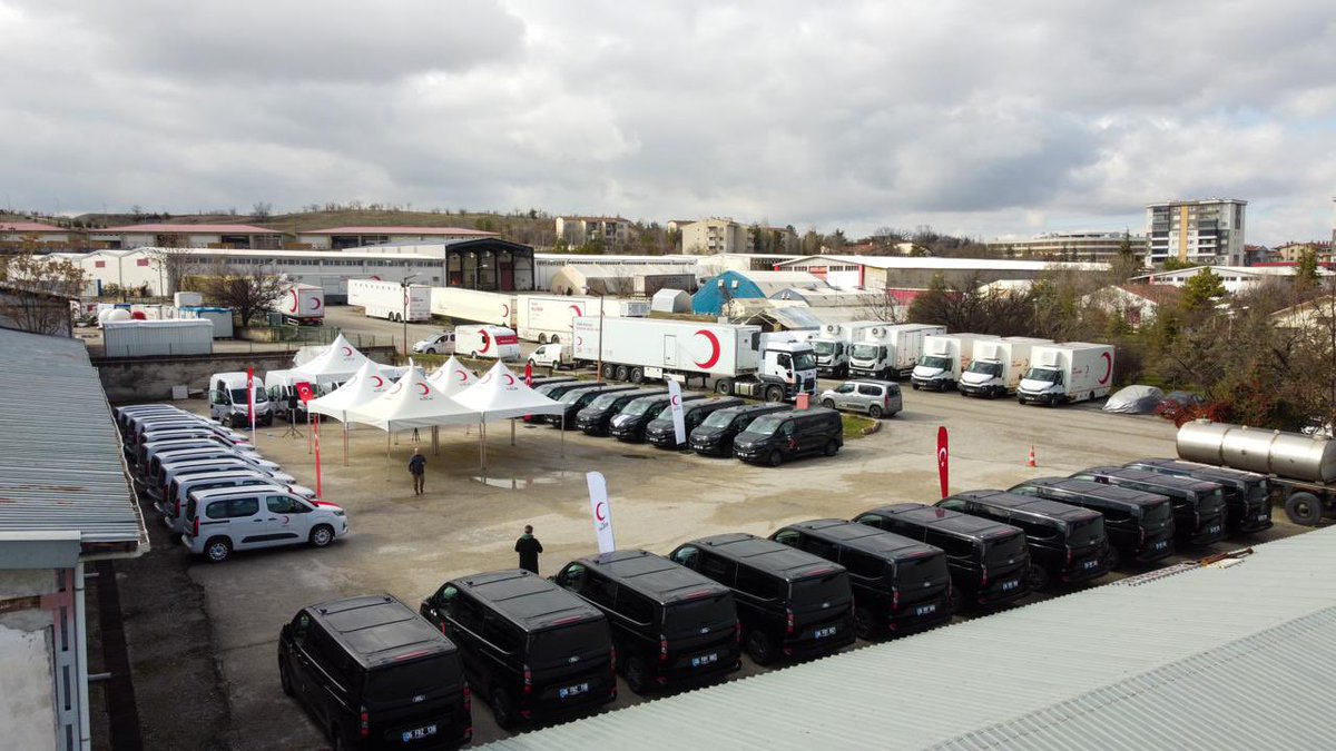 Genel Başkanımız Prof. Dr. Fatma Meriç Yılmaz, Genel Sekreterimiz Ramazan Saygılı ve Genel Sekreter Yardımcımız Şükrü Can’ın katılımlarıyla il merkezlerimize ve şubelerimize yeni hizmet araçları teslim edildi.

Gerçekleştirilen teslim töreninde, Kızılay’ın sahadaki operasyonel