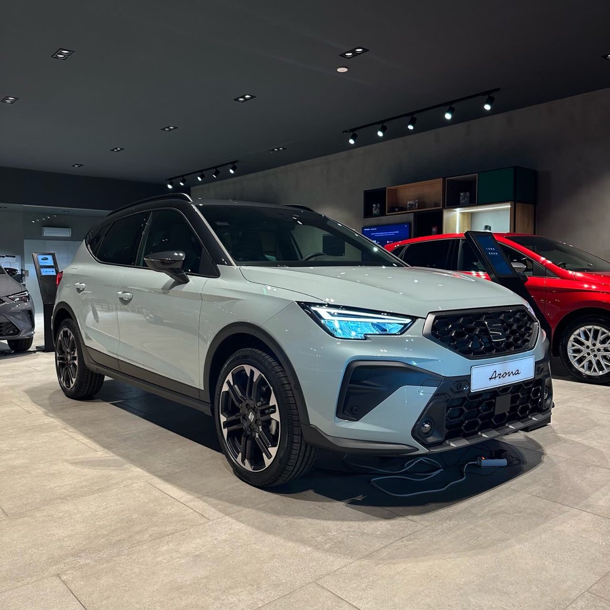 #repost de <a href="/surmocion/">SEAT - Surmoción</a> 

Diseño afilado, acabados cuidados y una conducción que transmite confianza 👌 El SEAT Arona redefine lo que un SUV urbano puede ser 😎

Ven a probar el tuyo en Surmoción. Más info: 📲 621 083 528

#AronaFR #ZBE #V16 #Surmocion #MConde #ciudaddelautomóvil