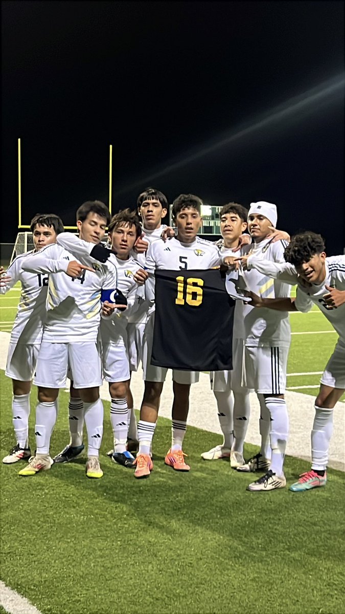 CoachGusart's tweet photo. One of the hardest things I have dealt as a coach/teacher… ❤️‍🩹
Mauro is my varsity captain and should be preparing to graduate high school. Instead, he has been detained along with his father for over 40 days now. 

https://t.co/N2yQ4ps41R https://t.co/utgBJ6rkCj