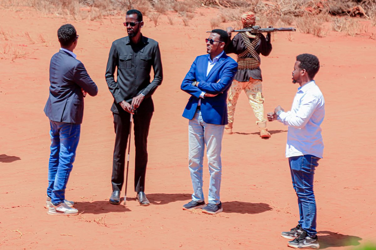 Moha_Abdullahi1's tweet photo. Maanta waxaan si rasmi ah u daah-furay ceel-biyood cusub oo Wasaaradda Tamarta iyo Kheyraadka Biyaha ka hirgelisay deegaanka Daboyodley, oo qiyaastii 30km u jira magaalada Matabaan ee Gobolka Hiiraan. Ceelkan wuxuu wax weyn ka tari doonaa yareynta biyo-la’aantii ka jirtay deegaanka, isagoo siinaya biyo nadiif ah boqolaal qoys. Waxaan uga mahadcelinayaa UNICEF doorkii ay ka qaadatay hirgelinta mashruucan, waxaana naga go’an sii horumarinta adeegyada biyaha ee bulshada. 💧