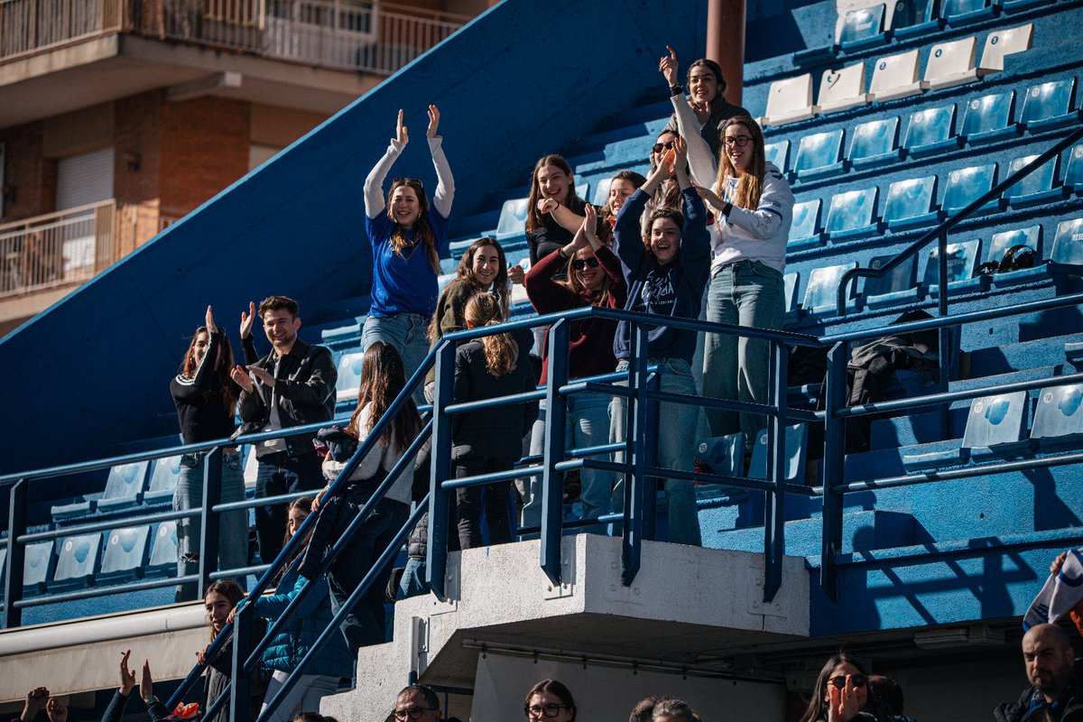 BasquetLldG's tweet photo. Moltes gràcies @CEEuropa per convidar al nostre Sènior A Femení al partit vs Tenerife. Va ser un matí molt especial on vam compartir somriures, colors i on sobretot vam fer barri!
Enhorabona per la victòria i molta sort a la Copa Catalunya.
#EuropaTenerifeB #totssomblaus 💙🤍 https://t.co/ZuJYomJmim