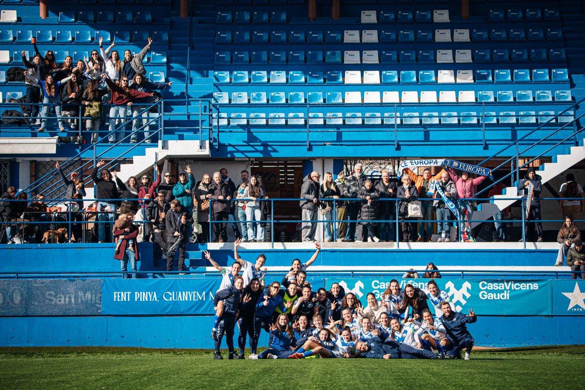 BasquetLldG's tweet photo. Moltes gràcies @CEEuropa per convidar al nostre Sènior A Femení al partit vs Tenerife. Va ser un matí molt especial on vam compartir somriures, colors i on sobretot vam fer barri!
Enhorabona per la victòria i molta sort a la Copa Catalunya.
#EuropaTenerifeB #totssomblaus 💙🤍 https://t.co/ZuJYomJmim