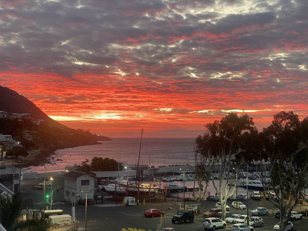 Snoble19's tweet photo. No filter  #AfricanSunset https://t.co/bIq0ZV2kid