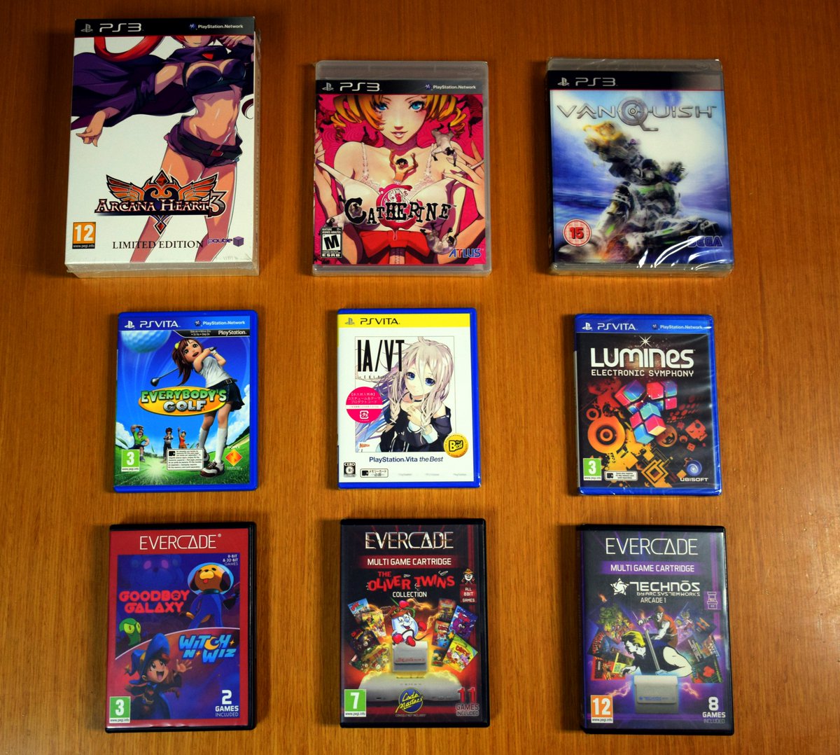 ¡A mí me daban... TRES! He puesto en eBay 15 lotes de 3 videojuegos para consolas de todas las épocas, desde Master System hasta Evercade. Todo en perfecto estado, de hecho muchos están todavía precintados. A continuación los enlaces... ¡se agradecen los RT!