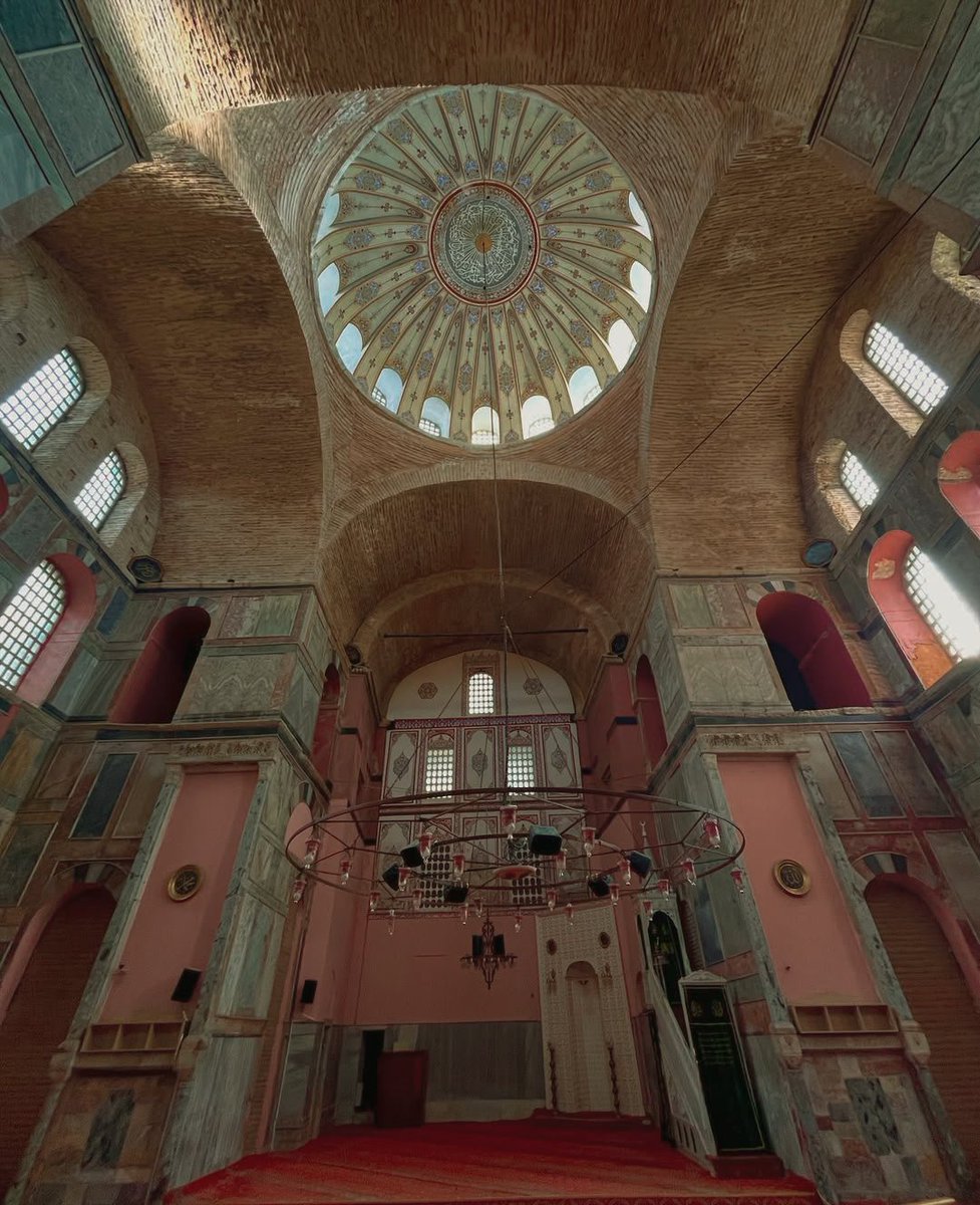 Bazen bir manzara, bin terapiden daha fazlasını verir "🌾

~

Kalenderhane cami 📸