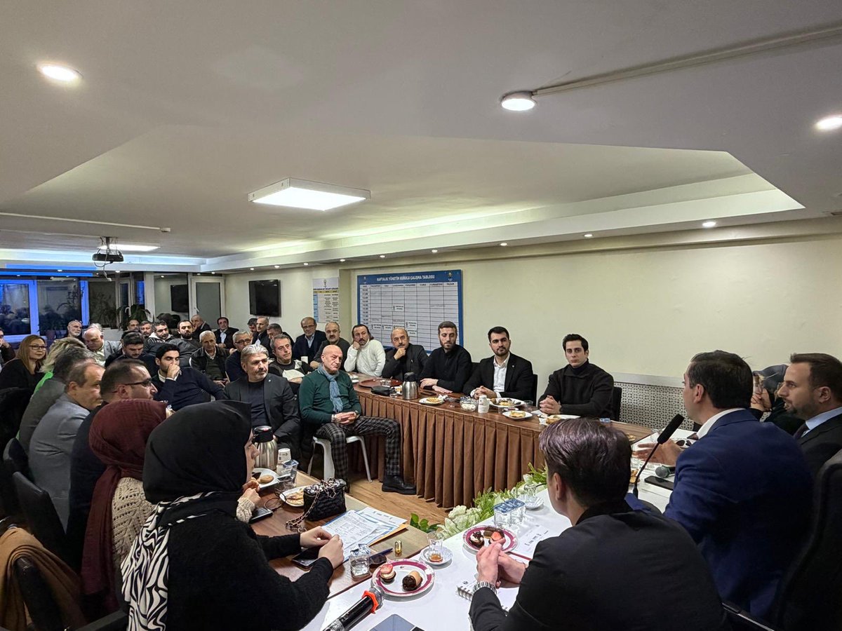 Haftalık Olağan İlçe Yönetim Kurulu toplantımızı, İl Sorumlumuz Sn. Mürsel Kaya’nın katılımı ve İlçe Başkanımız Sn. Serkan POLAT’ın başkanlığında gerçekleştirdik.

#OrtakAkıl 

<a href="/abdullahozdemir/">Abdullah Özdemir</a> 
<a href="/srkplt/">Serkan POLAT</a> 
<a href="/mmurselkaya/">Muhammet Mürsel Kaya</a> 
<a href="/akpartiistanbul/">AK Parti İstanbul</a>