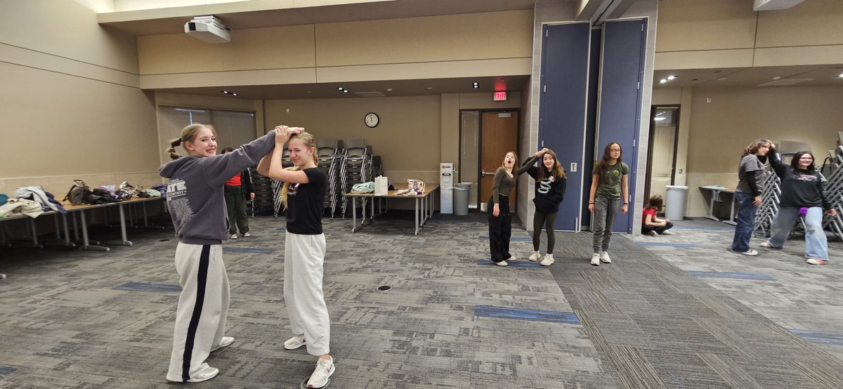 MPS_Kiewit's tweet photo. 3, 2, 1, Action! HAL performers had a sneak peek into the high school performing arts by connecting with high school theater at the MPS Theatre Festival. Thank you to the high school performers, teachers, and Millard North High School for hosting! #Proud2bMPS @MPS_HAL https://t.co/xD9nAqcDjw
