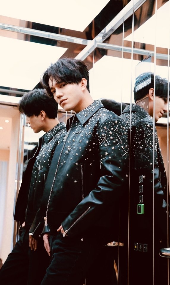 yolmanenrique's tweet image. DIMASH AND HIS SHOW
From Kazakhstan with love 
#VoiceBeyondHorizon
Que lindo ver cómo él apoya a otros artistas abriendo un puertas de oportunidad a través de su nuevo proyecto
