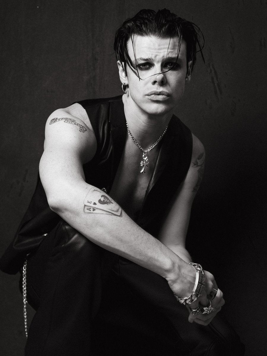 yungblud's tweet photo. still hungover. @RecordingAcad https://t.co/Hd2kQaUUZl