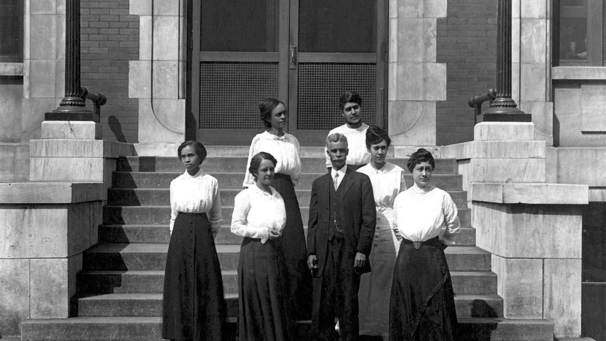 Avant-Garde Books Bookstore tweet media