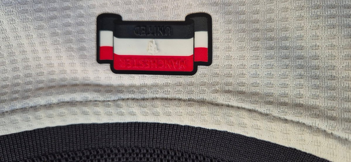 David_B_85's tweet photo. En 4 dias habiles de manchester a rosario. Las camisetas de manchester PI increibles. Tengo una authentic de arg comprada en adidas aca, pero la calidad de estas es muy superior. Los estampados y detalles parecen de mejor calidad. Zarpado https://t.co/w8edOkdWCY