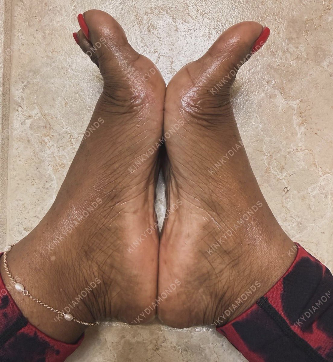 kinkydiamonds's tweet photo. @rt_feet Red! https://t.co/X0Gf0299fv
