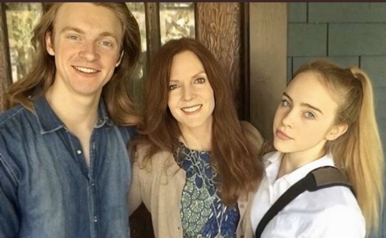 Billie Eilish.
A fabricated female "Nine Inch Nails" for the 2020s, who underneath it all is a forgettable wannabe prep. (same with the brother)