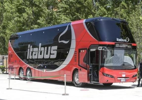 carconducteur's tweet photo. #Itabus roule en Neoplan Skyliner avec la livrée Rouge et Noire, ils ont 300 autocars.
Ils roulent depuis fin 2021 en Italie, c'est une "filiale" de Italo, qui fait du train.
Ils sont partenaires de Blablacar bus.
Peu de trajets pour le moment...
Site 🌍 : https://t.co/z6lqnDSZHl https://t.co/9QXJhYTjsk
