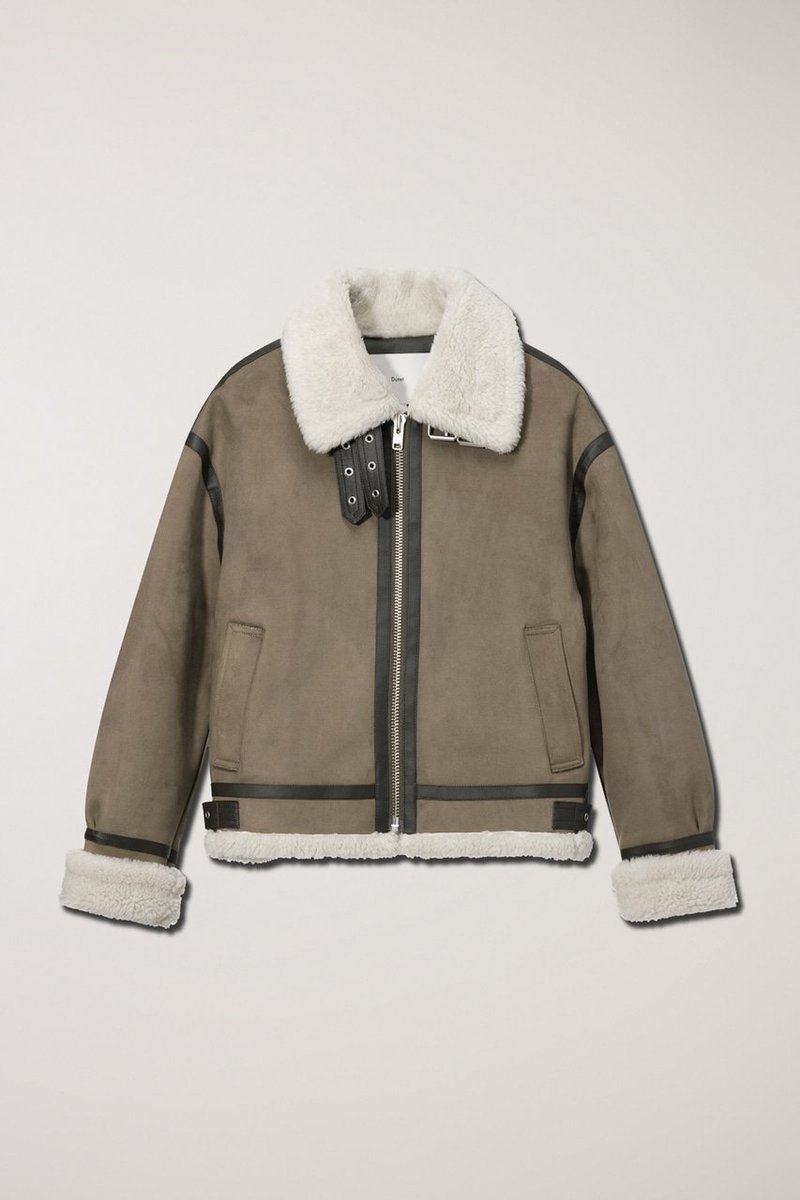hbcheers's tweet photo. today's realization... they are couple jackets https://t.co/YIFZCo0Gmi